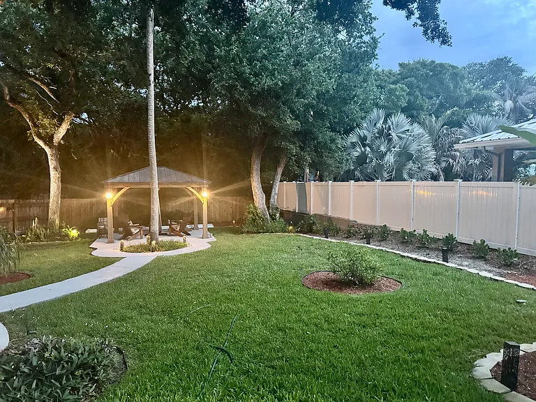 4181 Saxon Dr — Photo 30