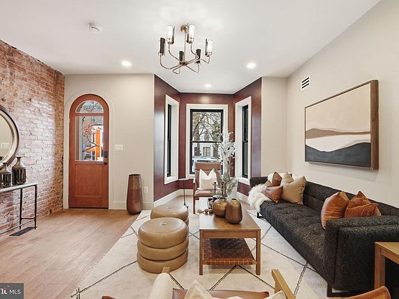 2nd image of 207 F St NE