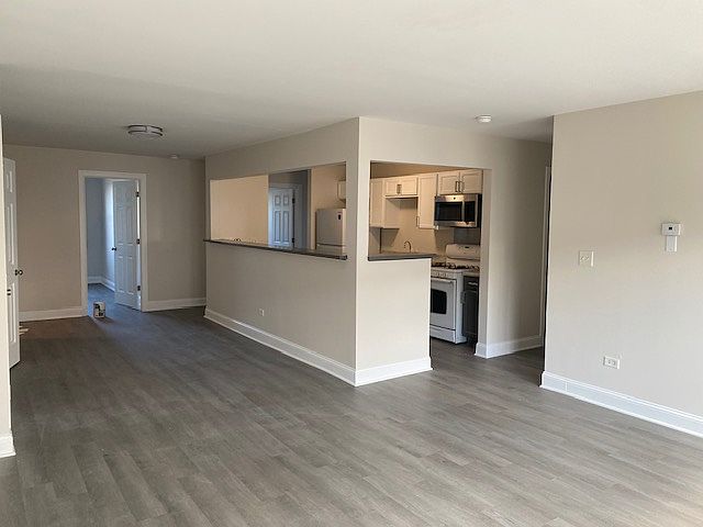 Spacious living room-dinning room