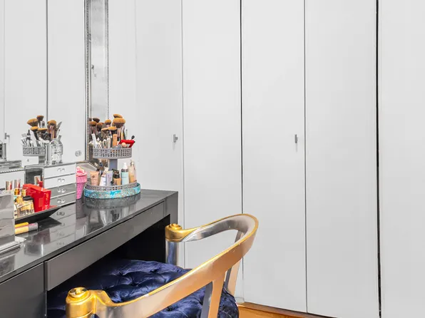 251 East 51st Street image 8 of 14