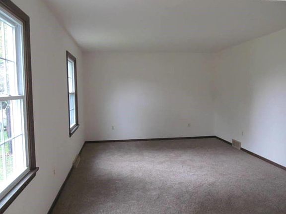4th image of 2066 Charleston Ave