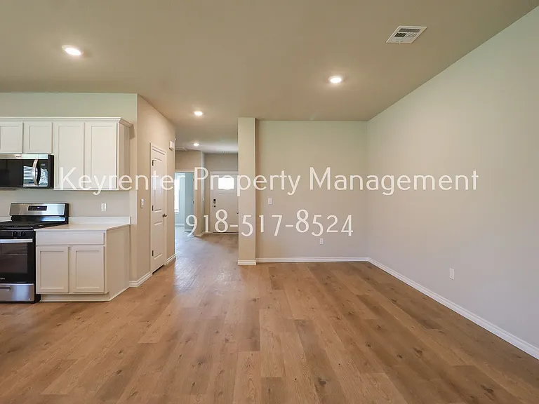 15610 S 75th East Ave — Photo 13