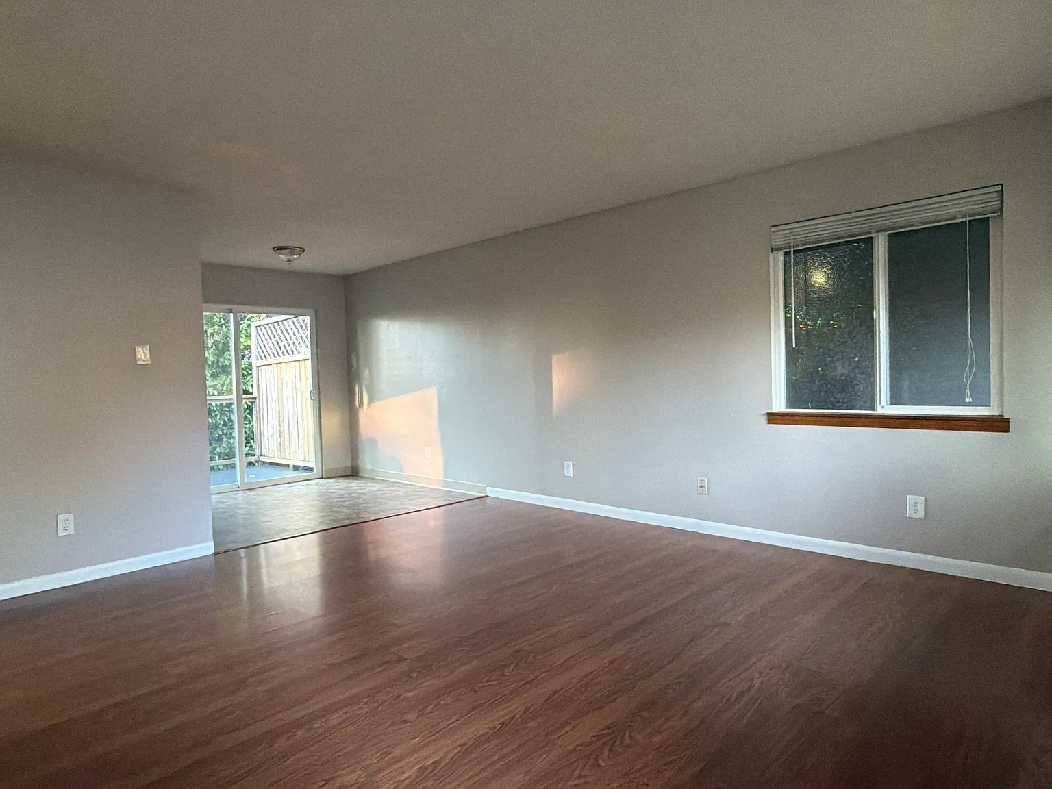 3 bed, 900 sqft, $2,100 — Photo 2