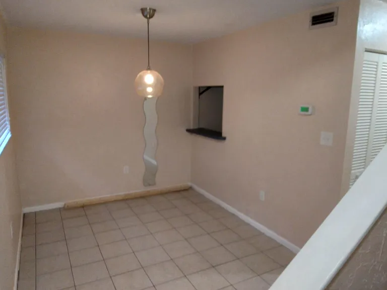 4415 NW 41st Pl — Photo 8
