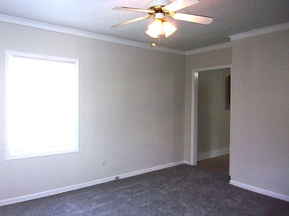 4th image of 526 Leslie St