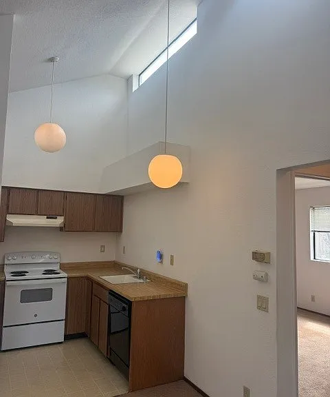 464 Ramona Ave — Photo 1
