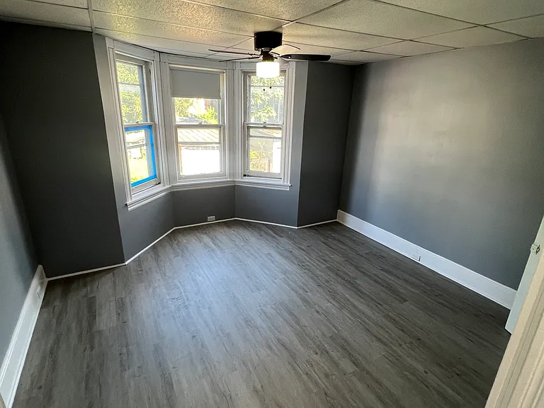 916 Birch St — Photo 2