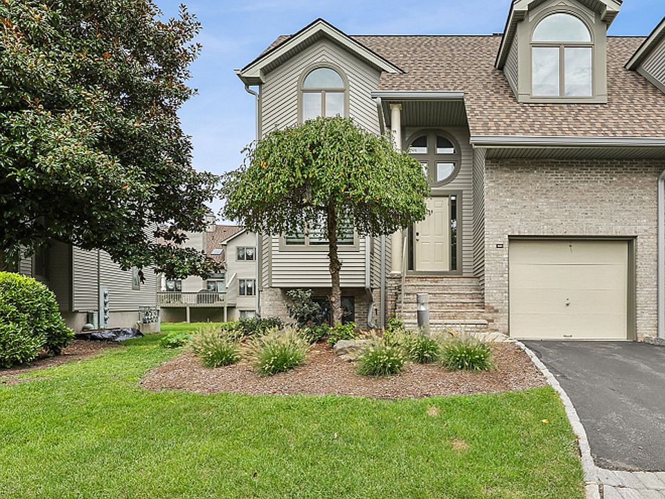 308 Cedar Court, Norwood
Fully Furnished Townhome