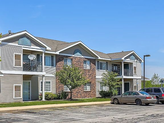 3rd image of 72300 Erika Way #9-305