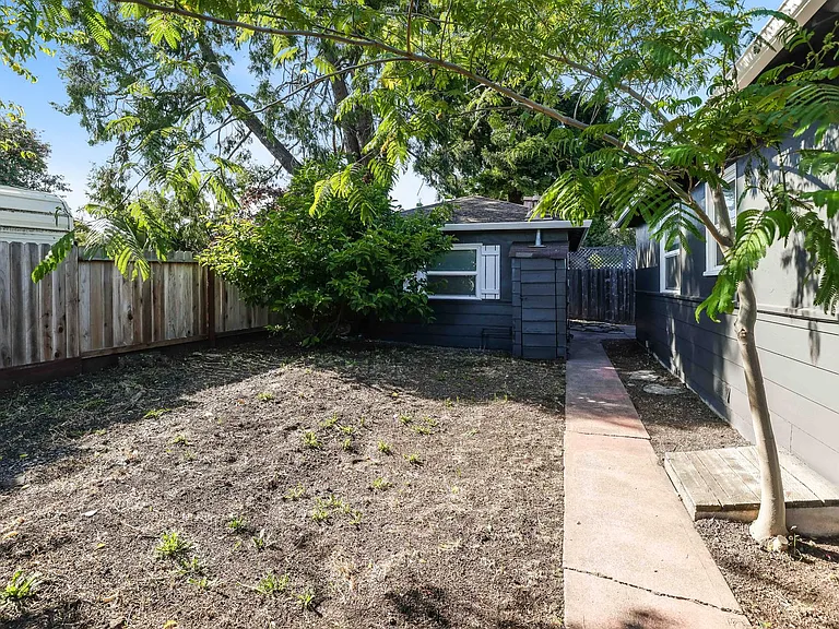 2107 Montgomery Dr — Photo 15