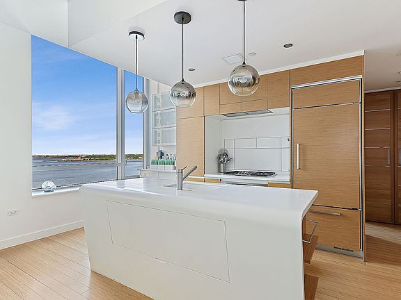 4th image of 2 River Ter APT 14F