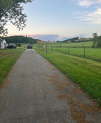 3rd image of 683 Ten Mile Rd
