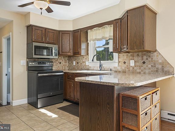 5th image of 103 Sterling Dr