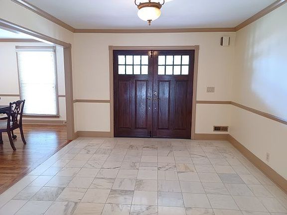 4th image of 302 Dyer Ln