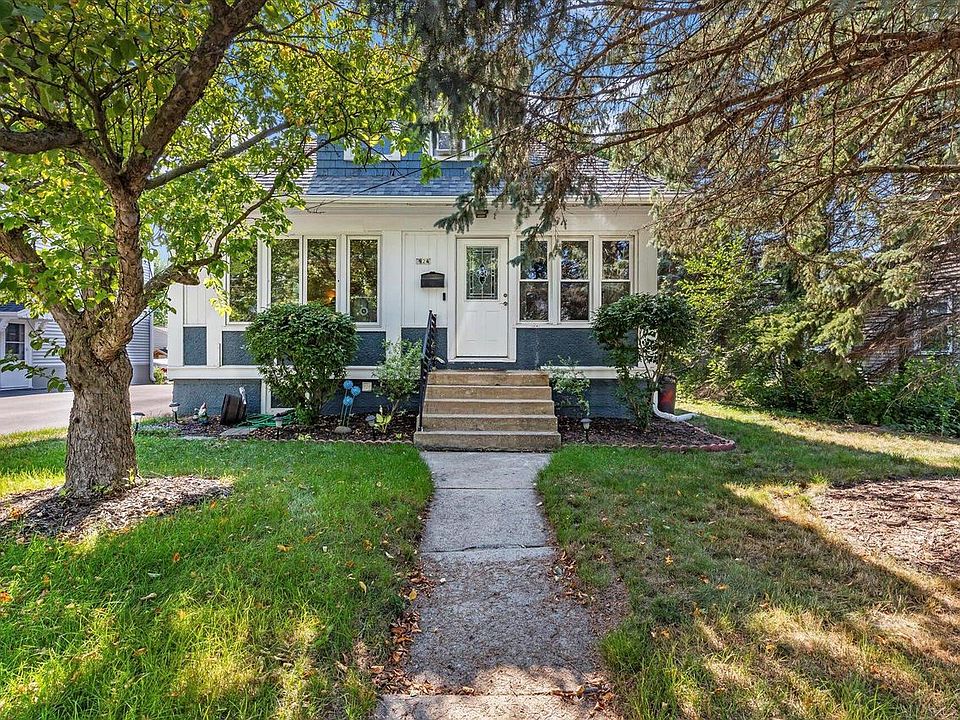 824 South Silver Lake STREET, Oconomowoc, WI 53066 Zillow