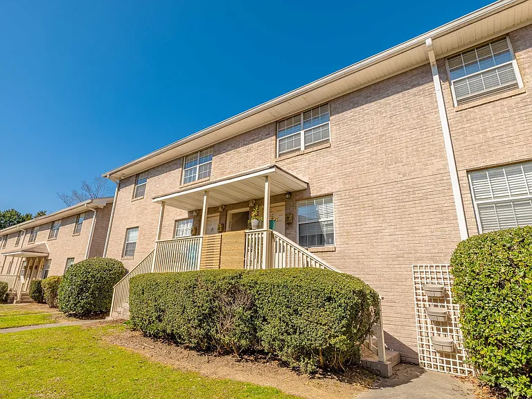 Peachtree Hills Court | Where Atlanta's Energy Meets Timeless Charm — Photo 22
