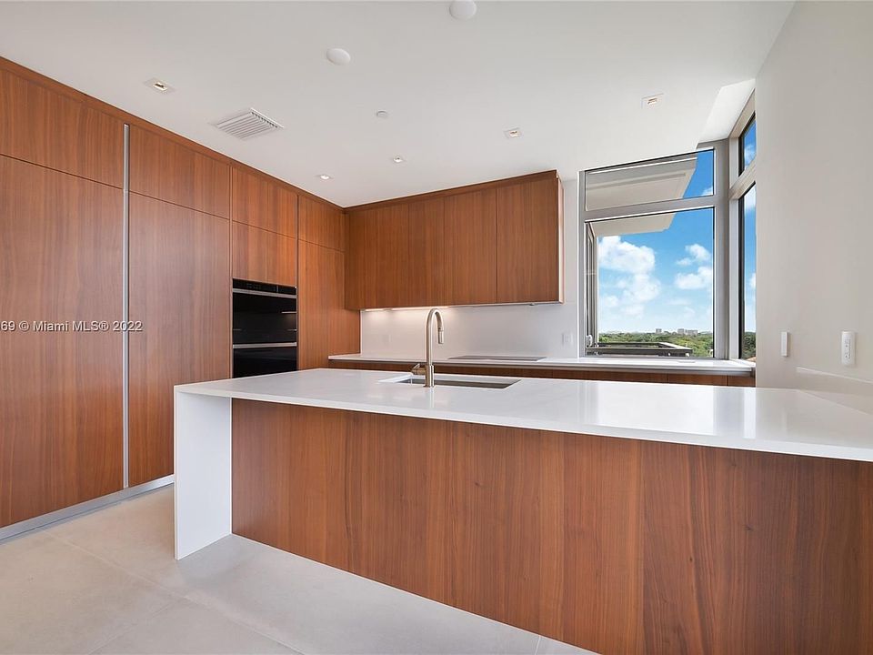 1st image of 515 Valencia Ave #703