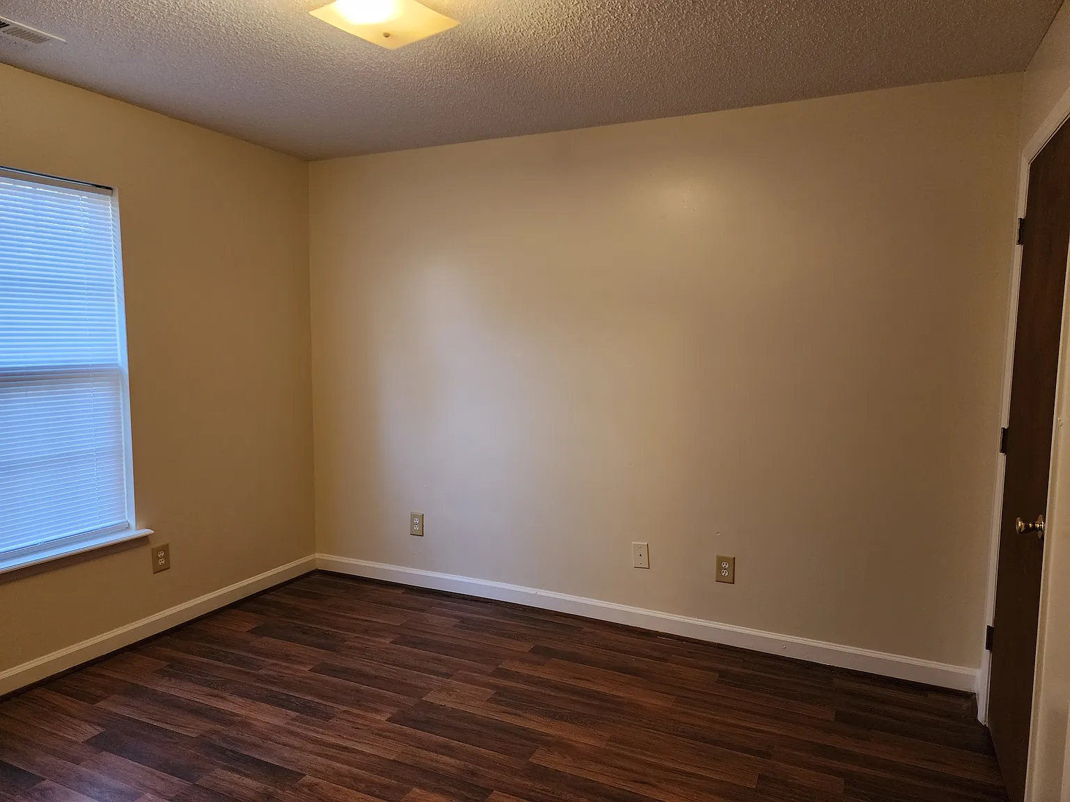 2 bed, 1000 sqft, $1,700 — Photo 4