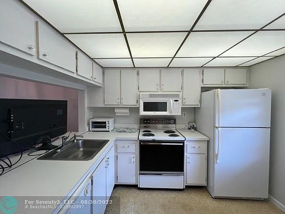 5th image of 10120 Sunrise Lakes Blvd APT 209
