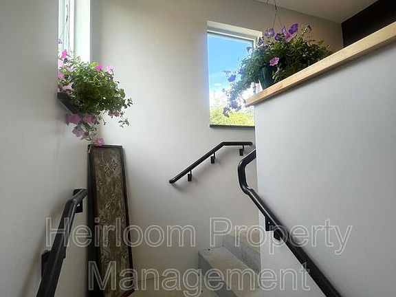 2nd image of 515 N Lake Ave Unit 3