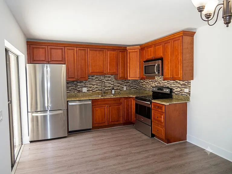1700 Embassy Dr #708 — Photo 7