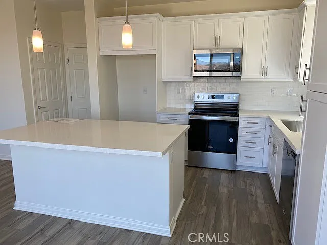 3 bed, 2.5 bath, 1700 sqft, $2,990 — Photo 4