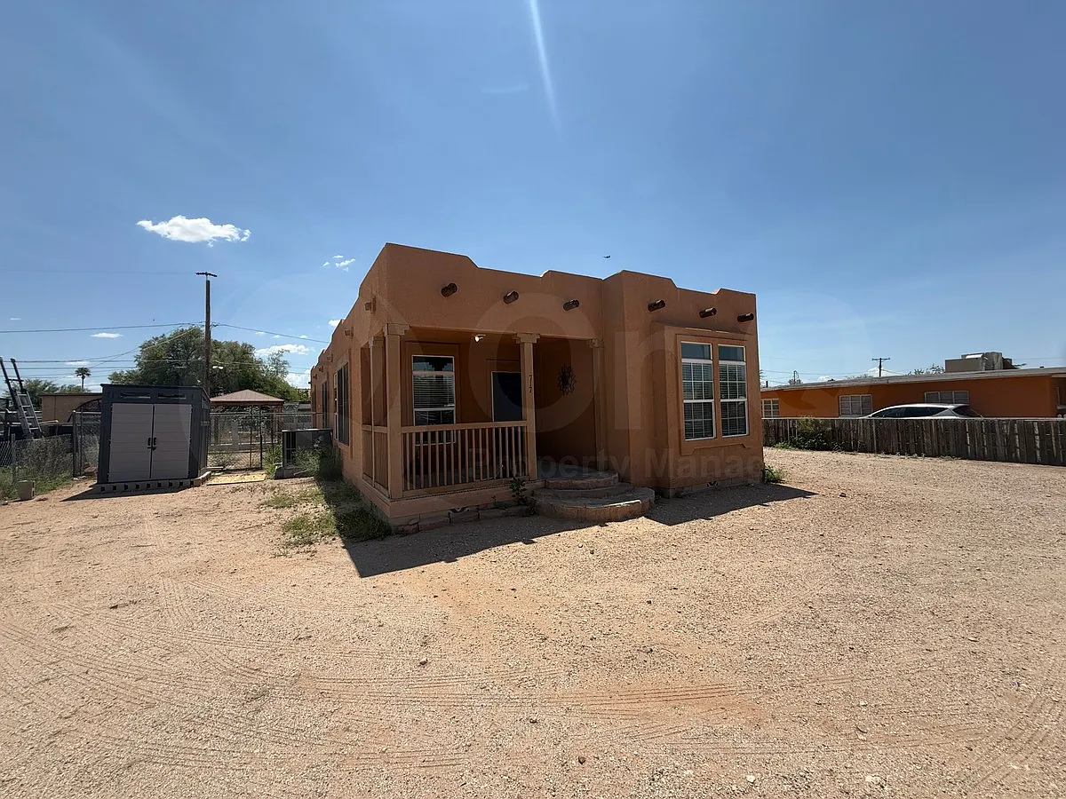 3 bed, 2.0 bath, 1792 sqft, $1,799 — Photo 1