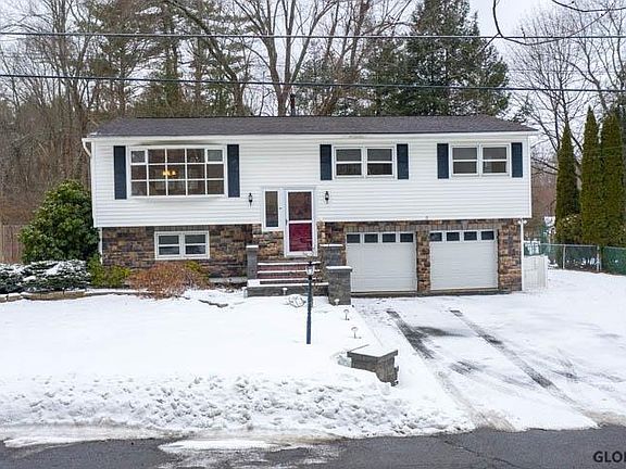 3rd image of 20 Apple Blossom Ln