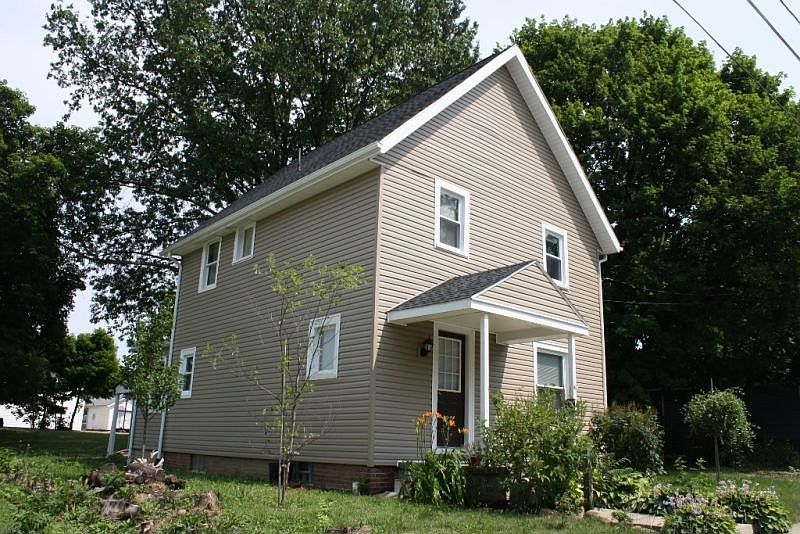 1st image of 719 Arch St
