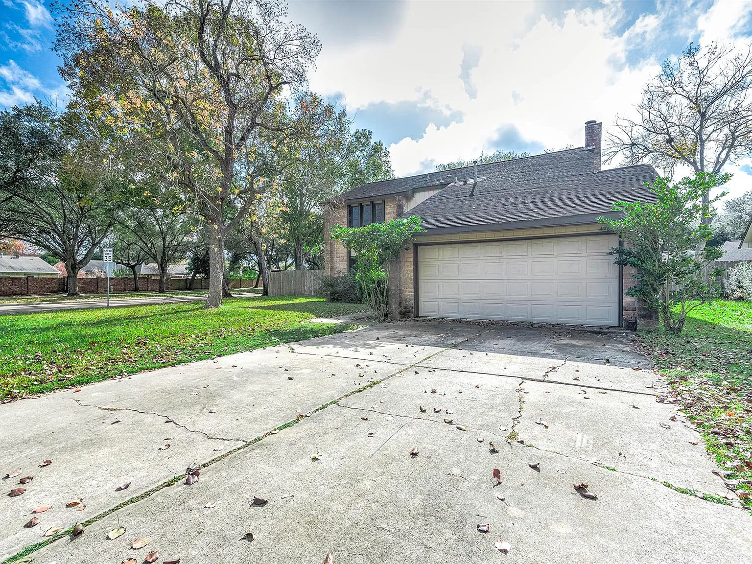 3 bed, 2.5 bath, 2420 sqft, $2,175 — Photo 2