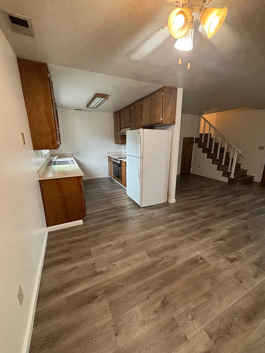 Building Photo - 410 Pine St #1