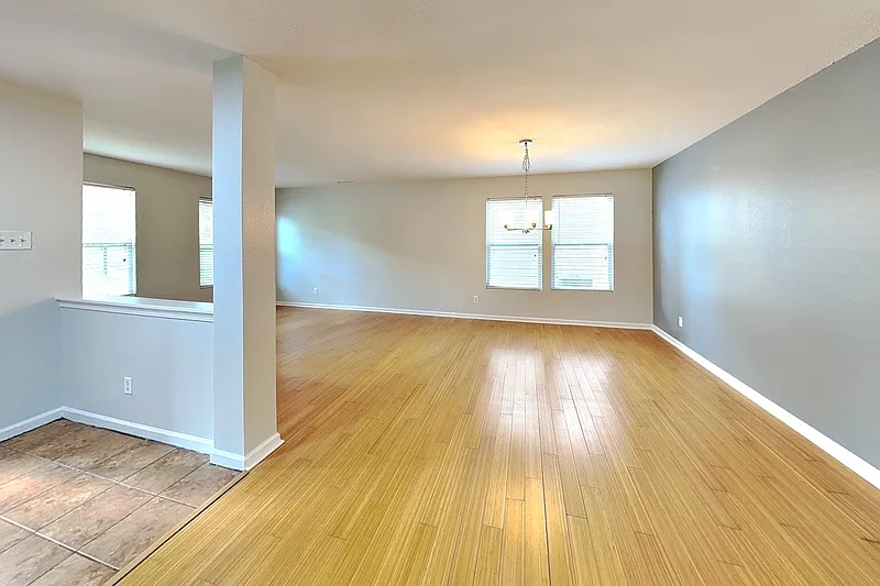 6 bed, 3.0 bath, 3608 sqft, $2,550 — Photo 4