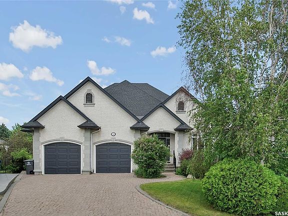 3rd image of 218 Horlick CRESCENT