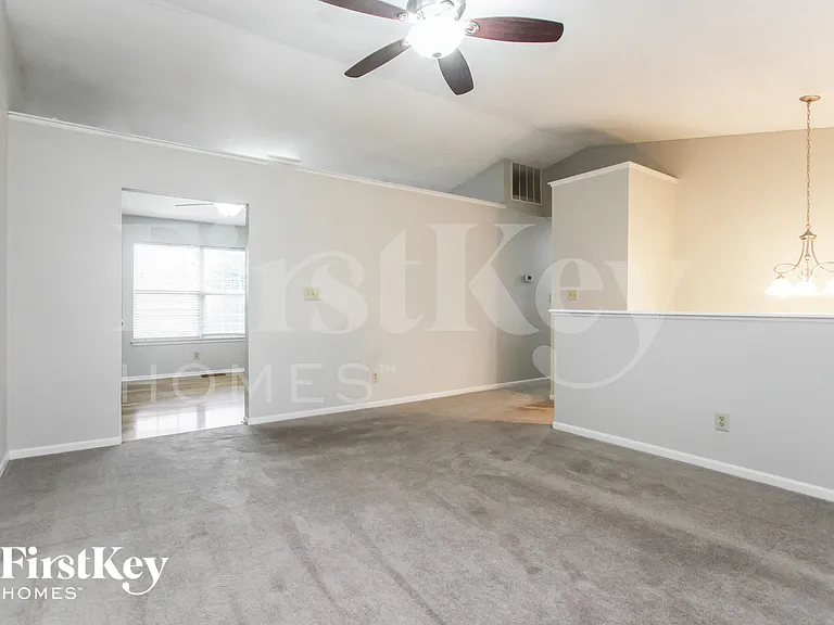 1524 Blue Brook Way — Photo 3