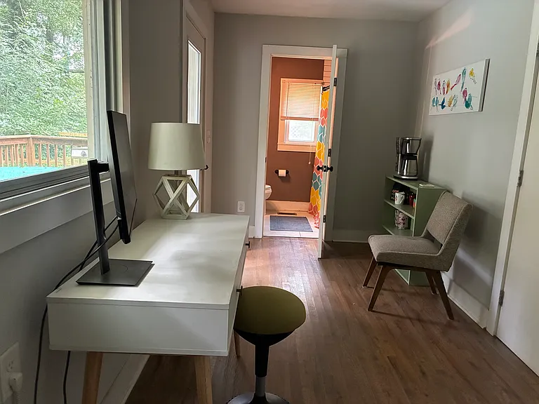 396 Deckner Ave SW — Photo 10