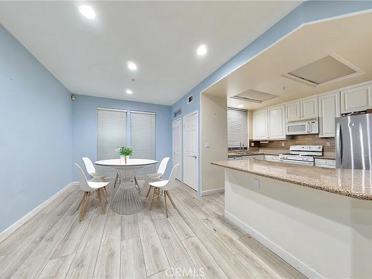332 W Summerfield Cir — Photo 13