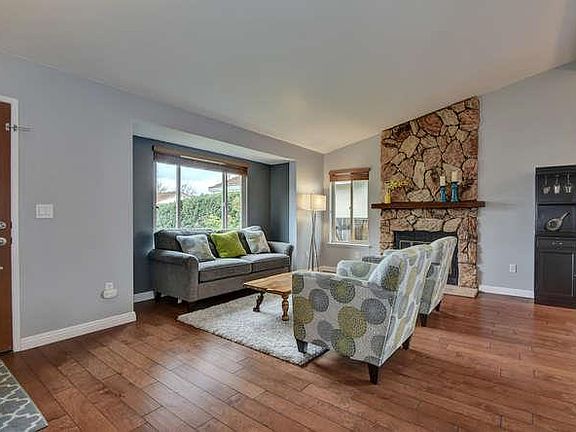 3rd image of 211 Bender Cir