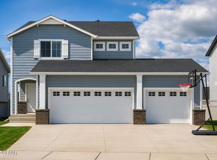 5878 Lou Ann St, Grand Forks, ND 58201