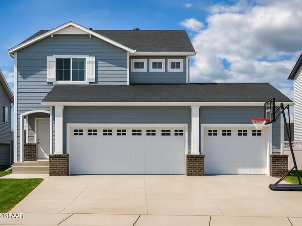 5878 Lou Ann St, Grand Forks, ND 58201