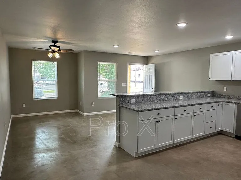 122 S Pearl Ave — Photo 4