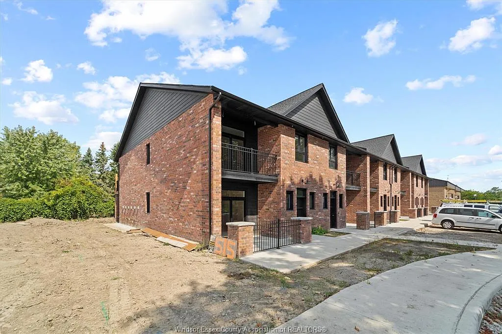 2 bed, $2,400 — Photo 2