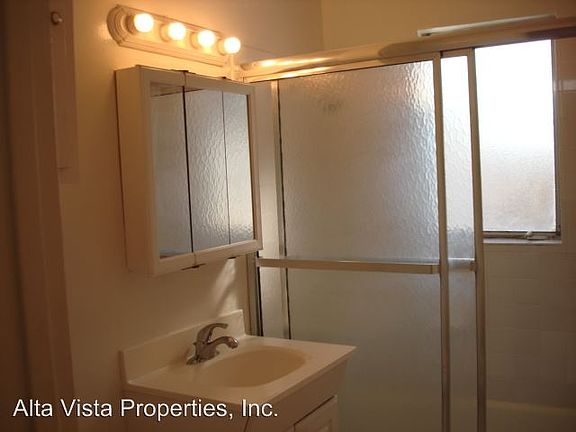 5th image of 4232 Everts St