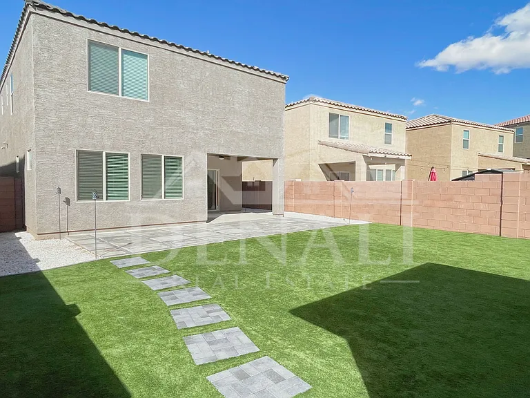 866 E Artesia Pl — Photo 31