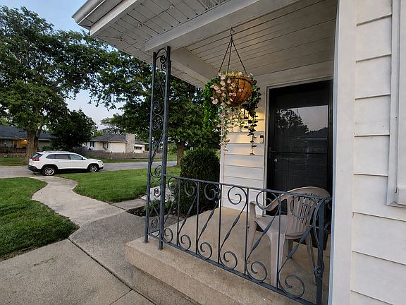 4th image of 1235 Grandview Ave