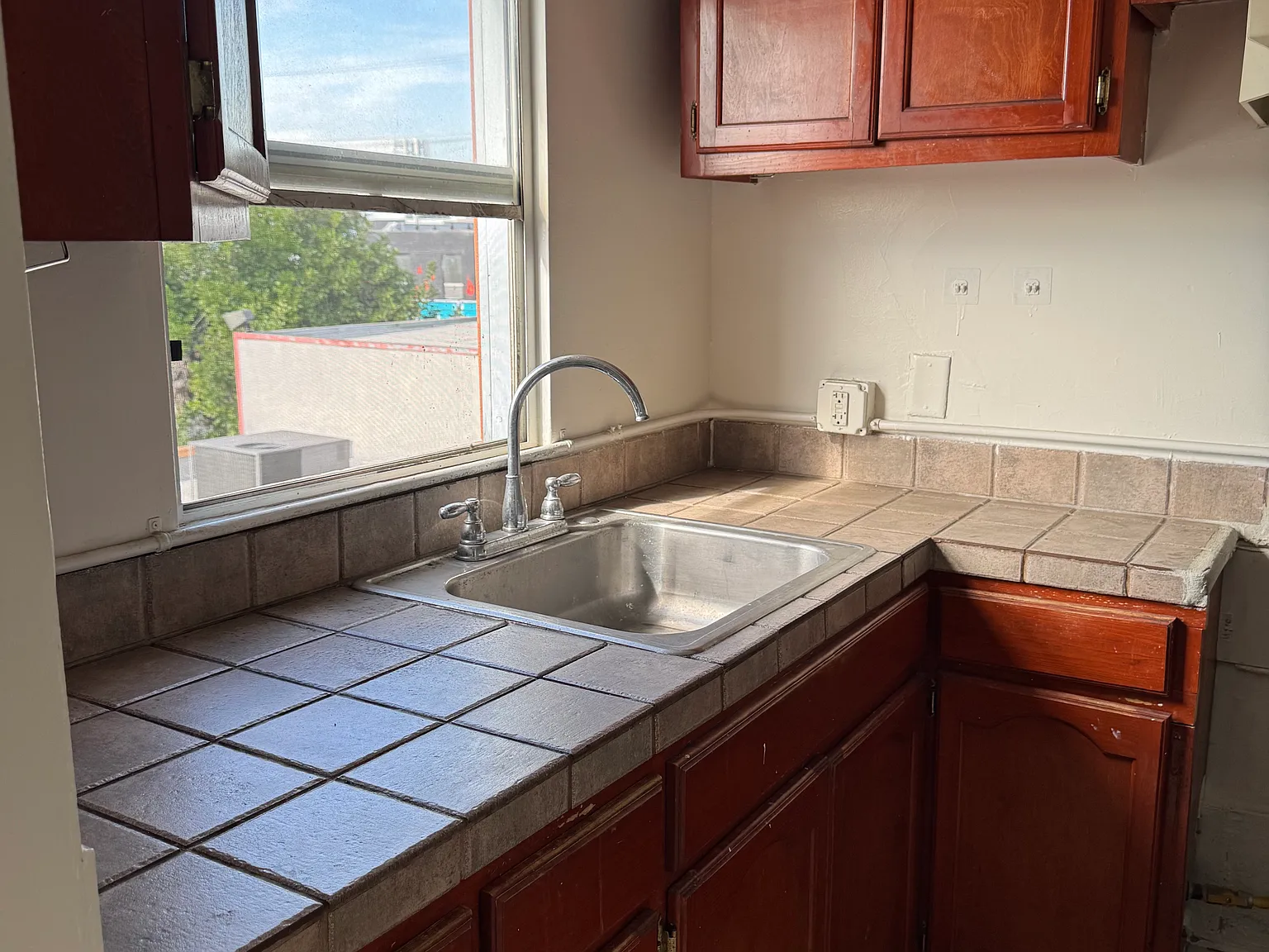 2 bed, 720 sqft, $1,850 — Photo 2