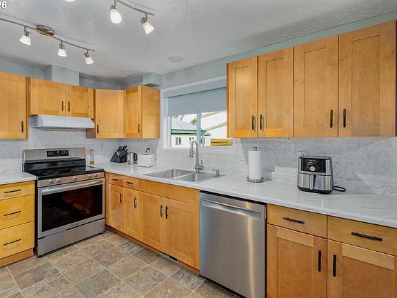 5th image of 555 66th St