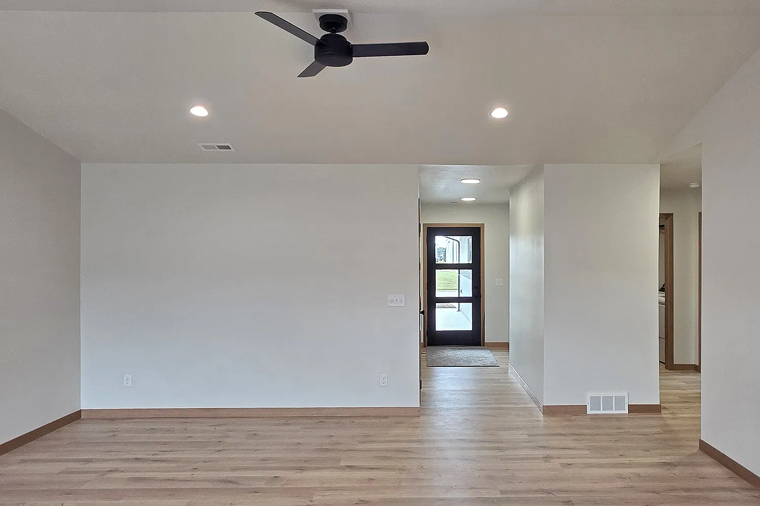 3 bed, 1276 sqft, $2,250 — Photo 3