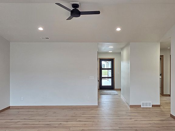 3rd image of 411 Washington Rd
