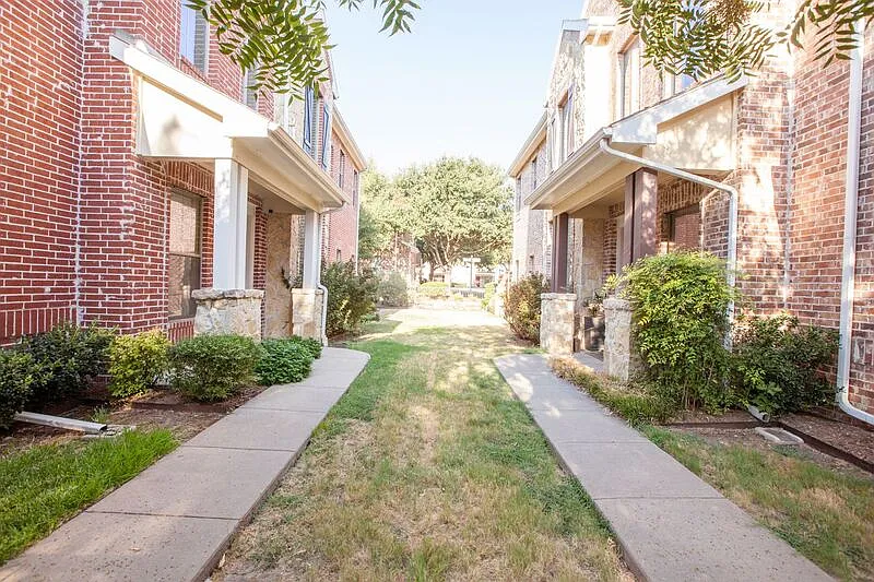 3 bed, 3.5 bath, 2187 sqft, $2,890 — Photo 2