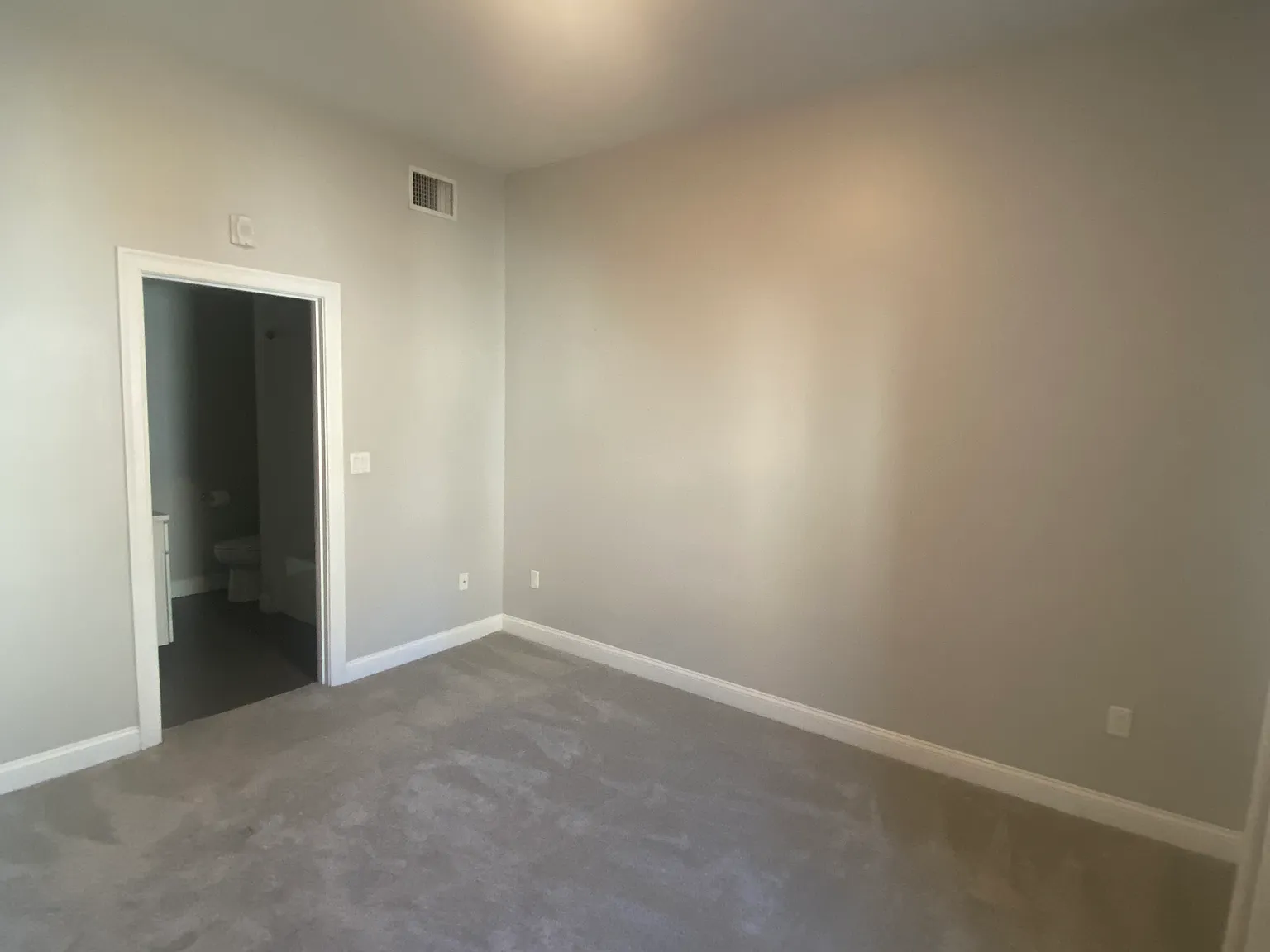 2 bed, 1000 sqft, $2,975 — Photo 2